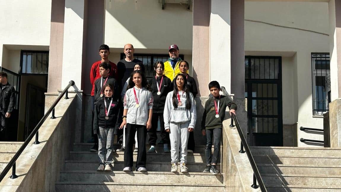 Taekwondo Kyorugi dalında başarılı olan öğrencilerimize madalyaları verildi 
